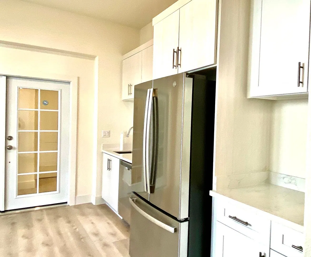 Room For Rent In Excellent Condo — Photo 2