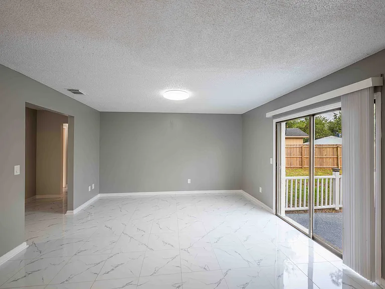 8126 Sable Woods Dr N — Photo 25