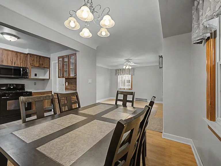 15587 Russell Ave — Photo 11