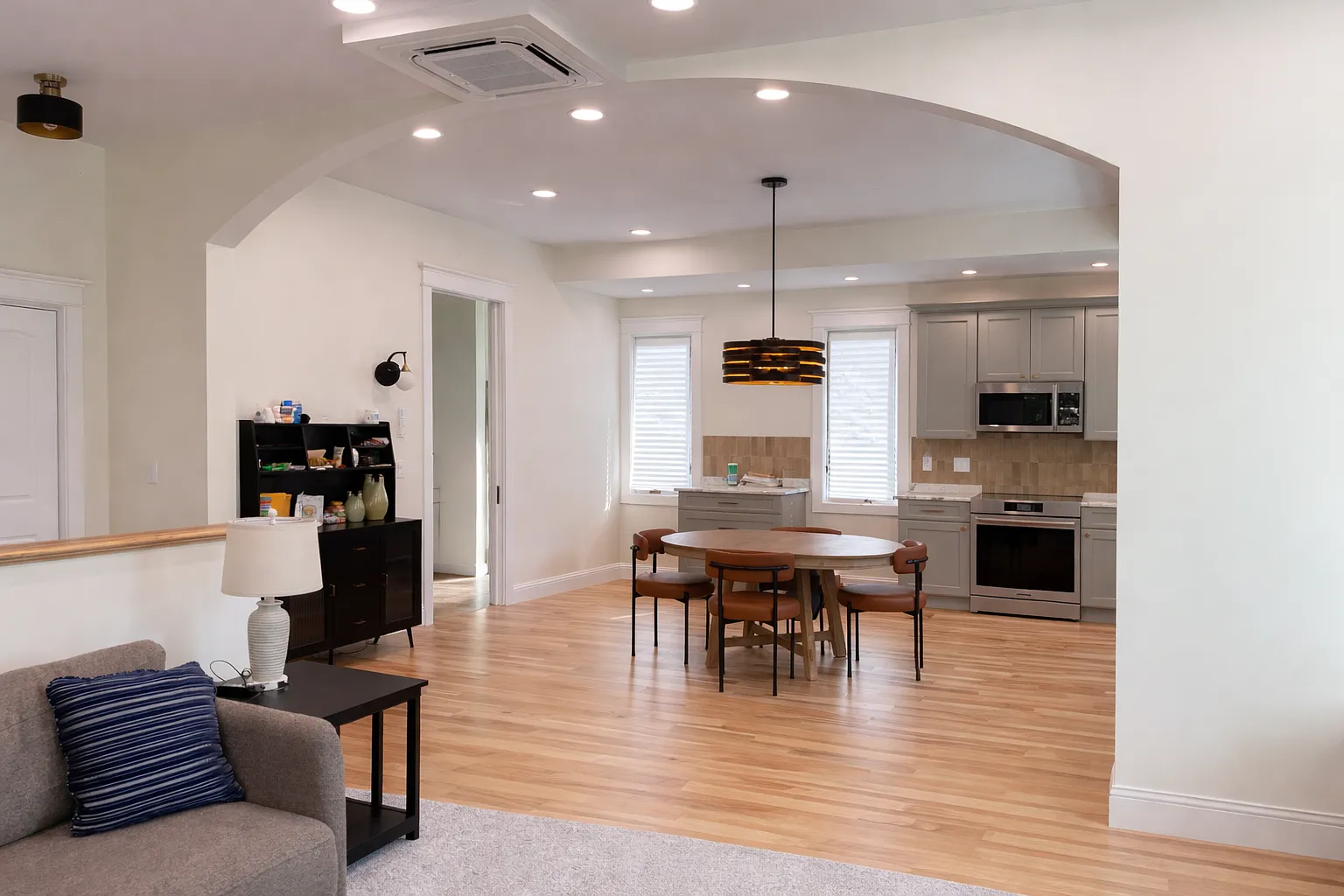 2 bed, 2.5 bath, 1600 sqft, $2,200 — Photo 2