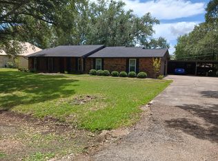 211 W Bronco Bend St, Angleton, TX 77515