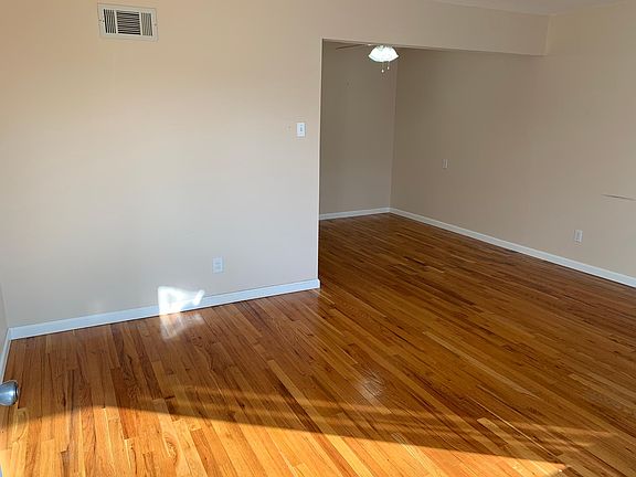 4th image of 10224 Jeffleigh Ln