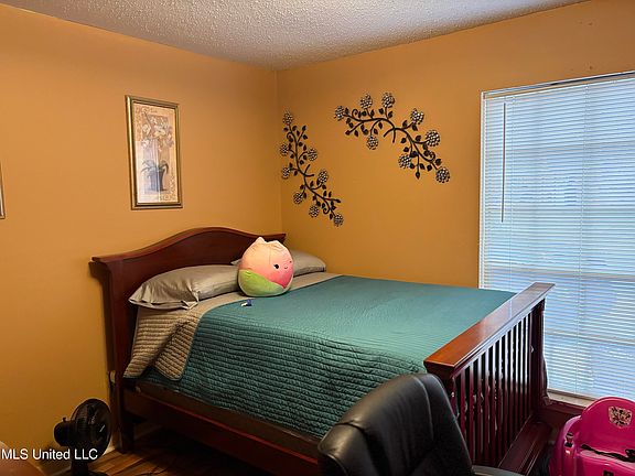 4th image of 1732 Brookhollow Cir