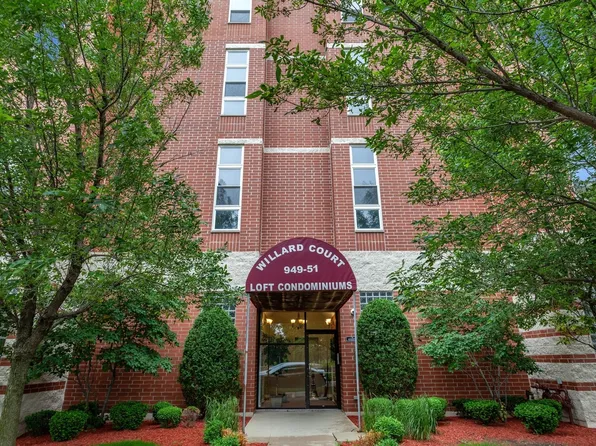 949 N Willard Ct APT 203, Chicago, IL 60642