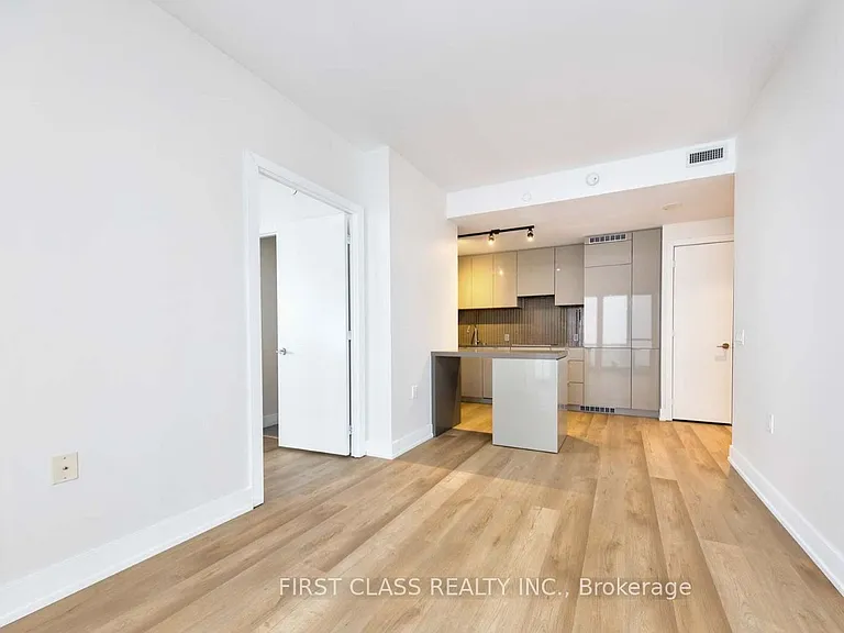 7 Grenville St #5305 — Photo 2