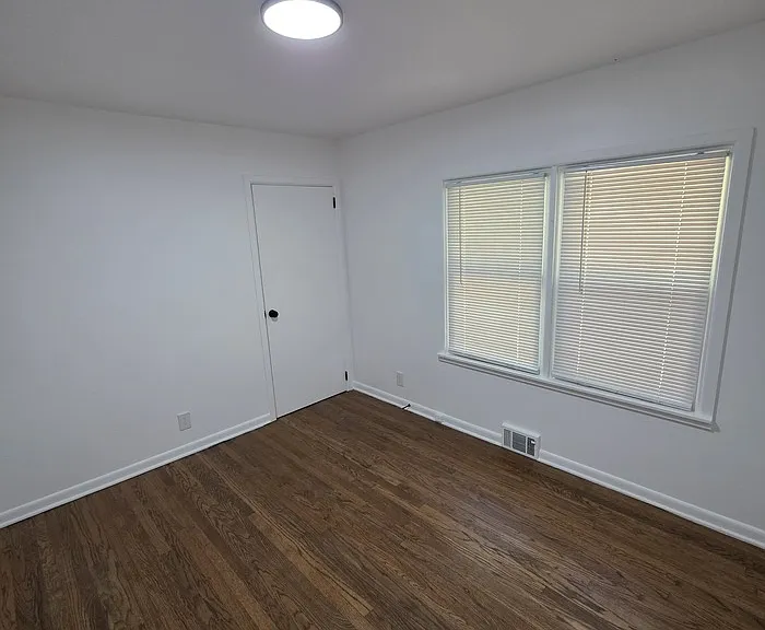 9615 Holmes Rd — Photo 13