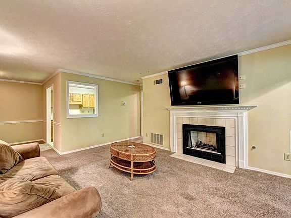 5th image of 1009 Berkeley Woods Dr #1009