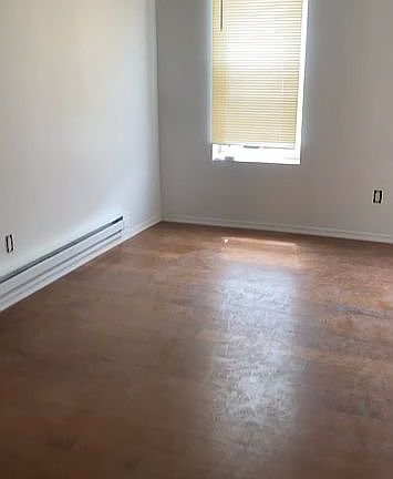 2nd image of 2921 W Oakdale St