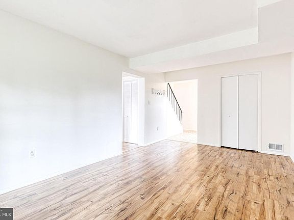 5th image of 2249 Four Seasons Dr