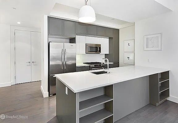 4th image of 416 W 52nd St APT 612