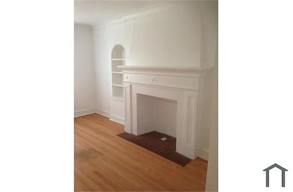 Building Photo - 2611 W Glenlake Ave #2