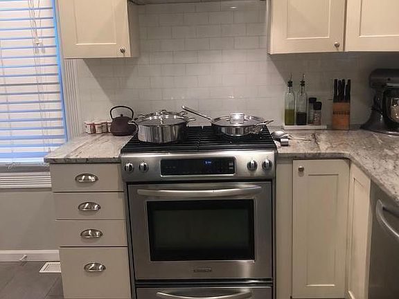 2nd image of 1004 Van Court Ave