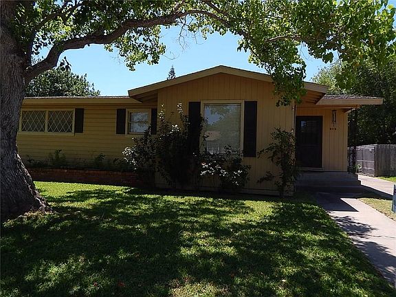 2nd image of 909 Delaine Dr