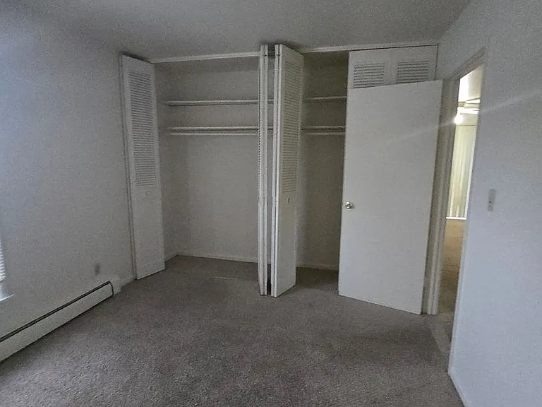 Mulford Park Apartments — Photo 28
