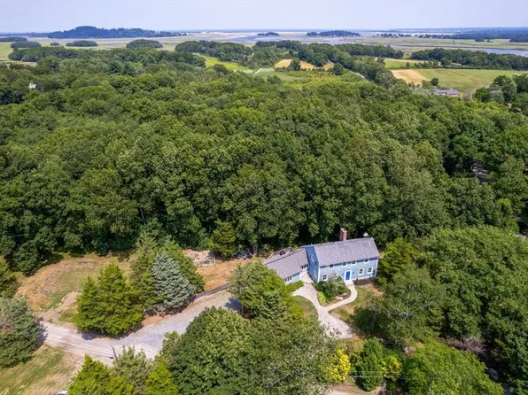 42 Spring St, Essex, MA 01929