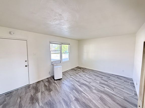 4th image of 24452 Myers Ave