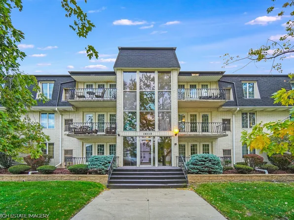18315 Burnham Ave APT 204, Lansing, IL 60438