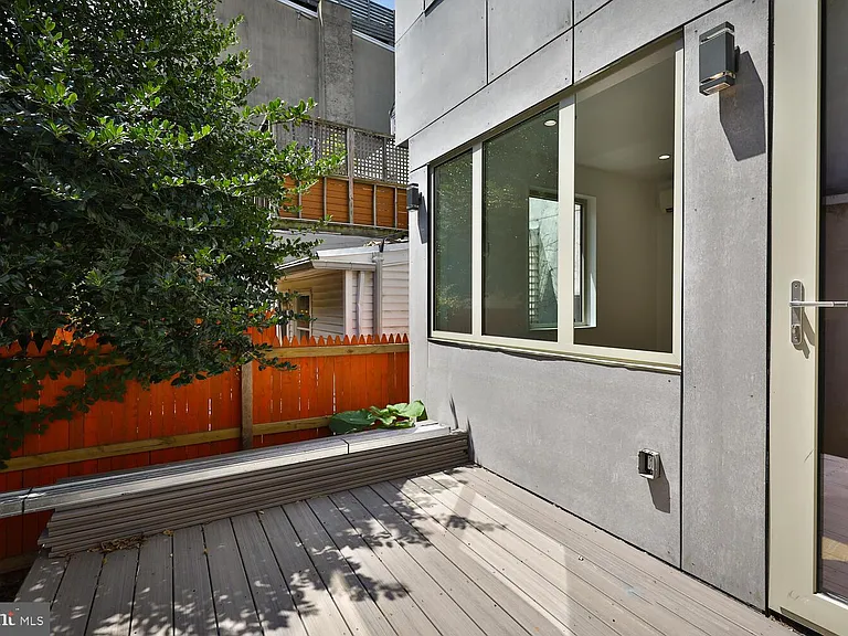 725 S 6th St — Photo 12