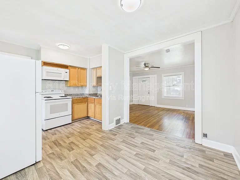 2205 E 59th St — Photo 5