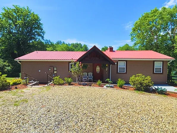 1693 Chatuge Shores Rd, Hiawassee, GA 30546