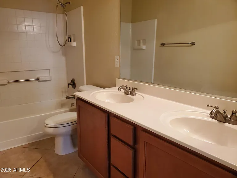 2094 E Oakland St — Photo 19