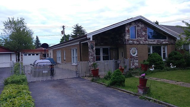2nd image of 7841 S Laramie Ave