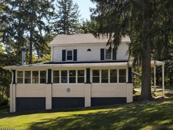 464 Buckhorn Dr, Belvidere, NJ 07823