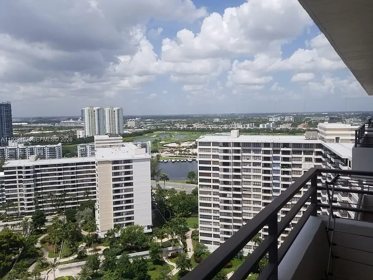 2500 Parkview Dr #2517 — Photo 4
