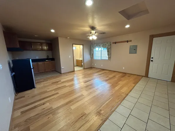 1498 Escalon Ave #Adu, Clovis, CA 93611