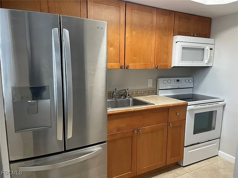 608 SE 46th Ln #3 — Photo 4