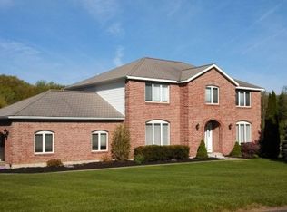 1445 Fox Hollow Rd, Niskayuna, NY 12309