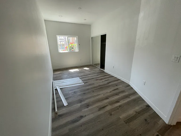 966 N Mariposa Ave #24 — Photo 7