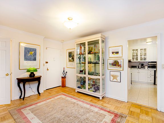 4th image of 100 W 57th St APT 16C