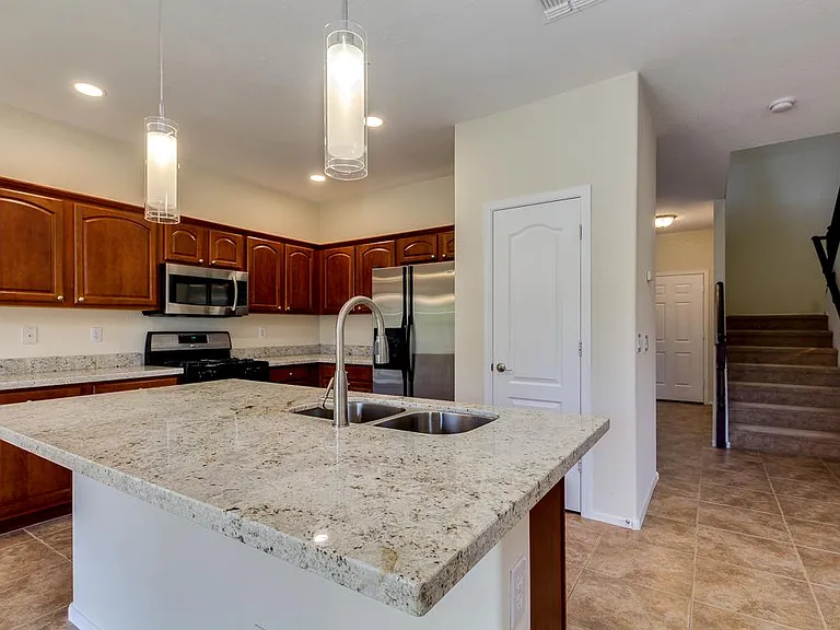 1306 E Birdland Dr — Photo 10