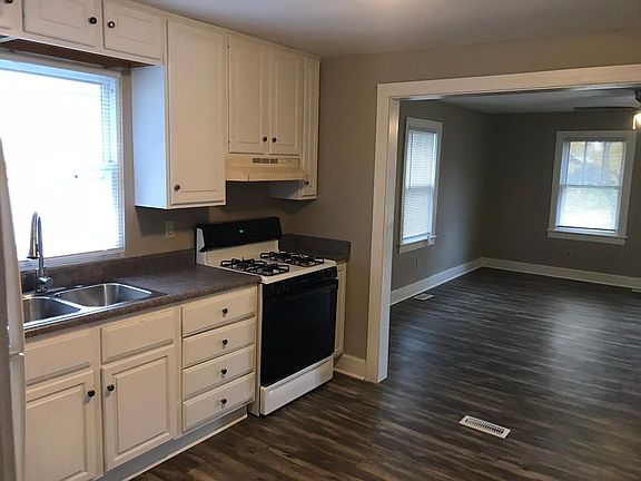 Kitchen, open concept to living room