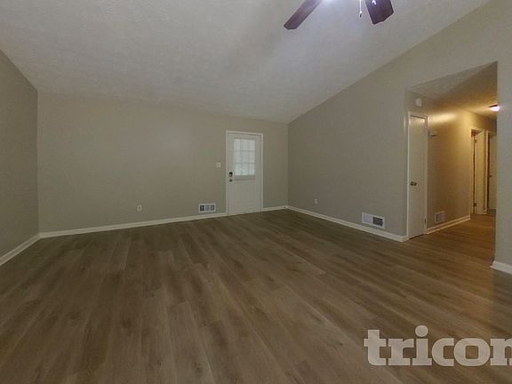 3rd image of 968 Dallas Way