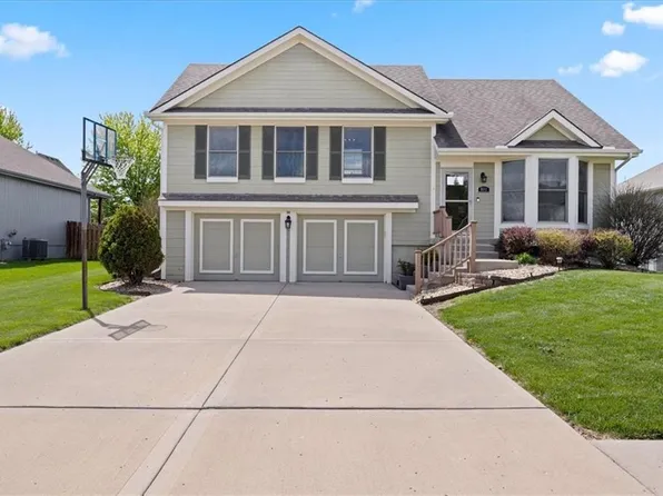 811 NW 110th St, Kansas City, MO 64155