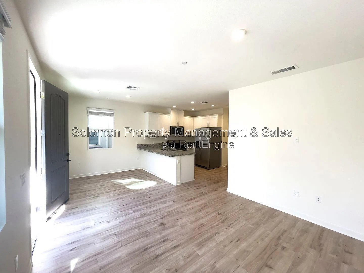 3 bed, 2.5 bath, 1548 sqft, $3,400 — Photo 3