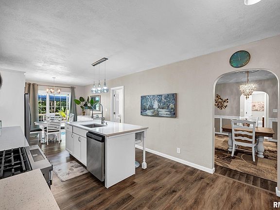 5th image of 340 Hawthorne Cir
