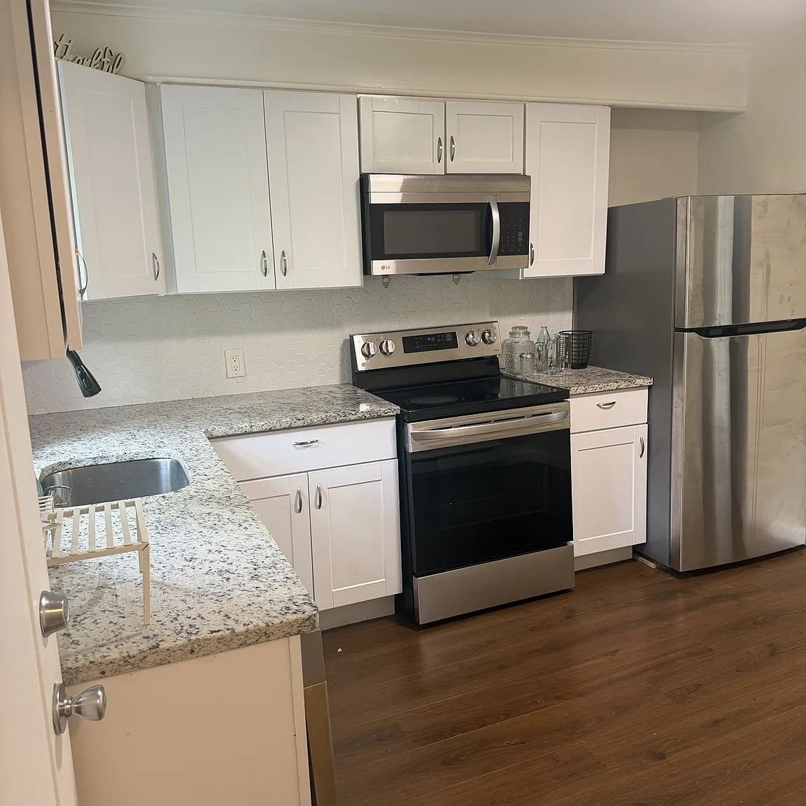 2 bed, 1.0 bath, 2766 sqft, $1,750 — Photo 1