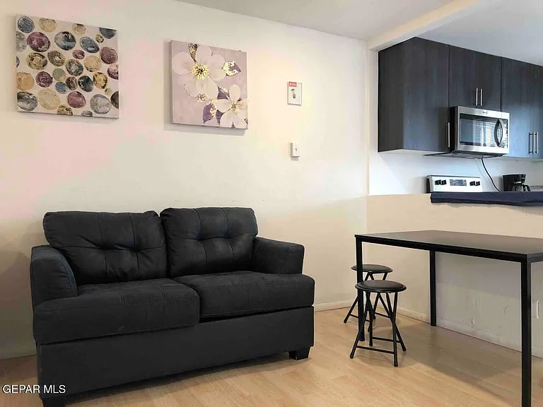 5200 Carousel Dr #3 — Photo 3