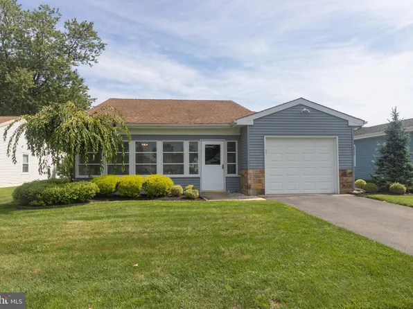 88 Huntington Dr, Southampton, NJ 08088