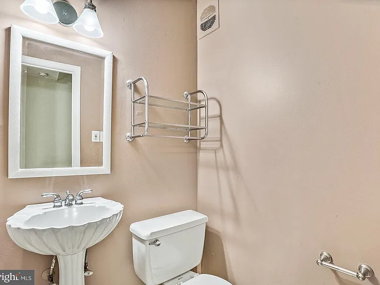 812 Azalea Dr #16 — Photo 12
