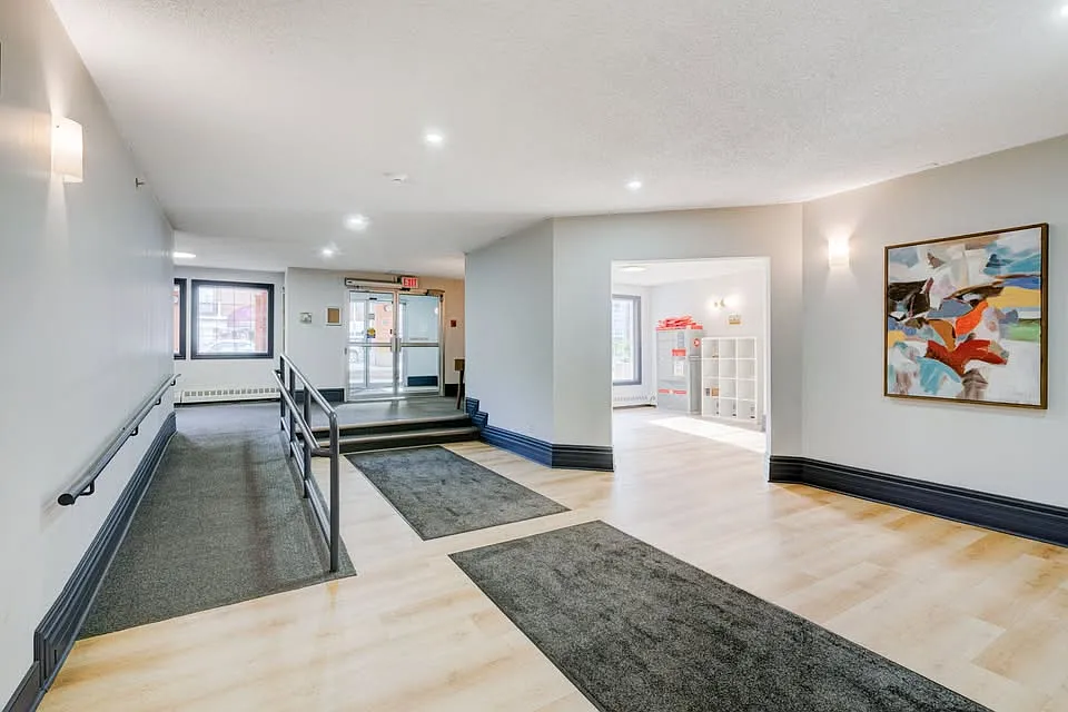 2 bed, 900 sqft, $1,995 — Photo 4