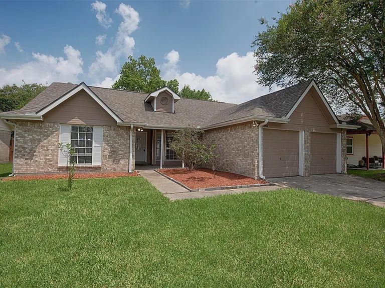2914 Tarpon Dr — Photo 4