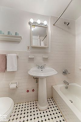 5th image of 163 W 79th St APT 1F