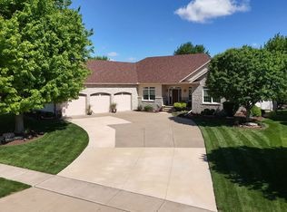 920 Rustic View Ct, Eldridge, IA 52748