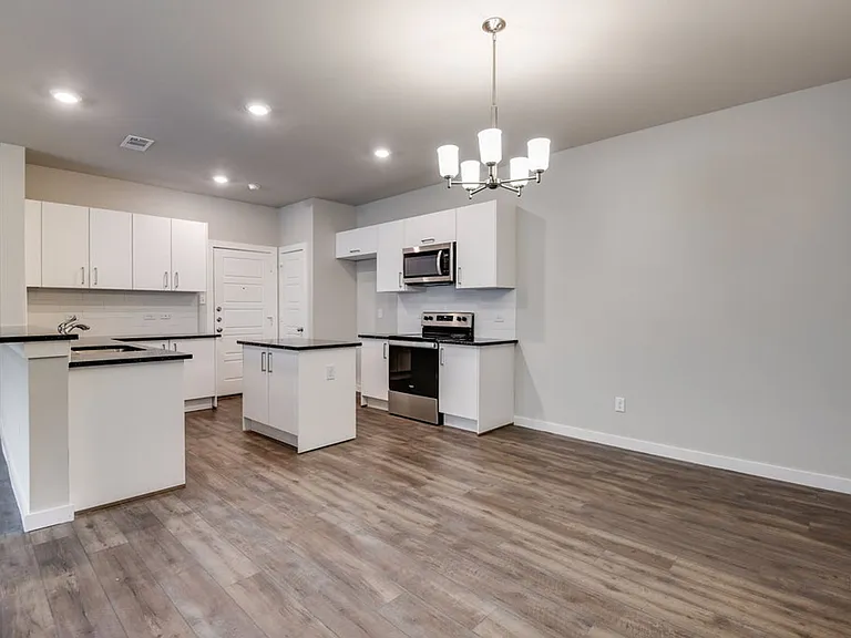 748 Wheatfield Dr — Photo 6