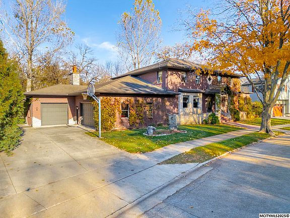 3rd image of 125 N Crescent Dr