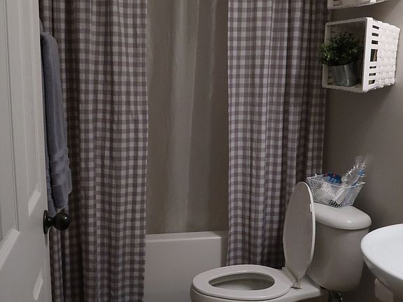 Guest/Hallway Bathroom